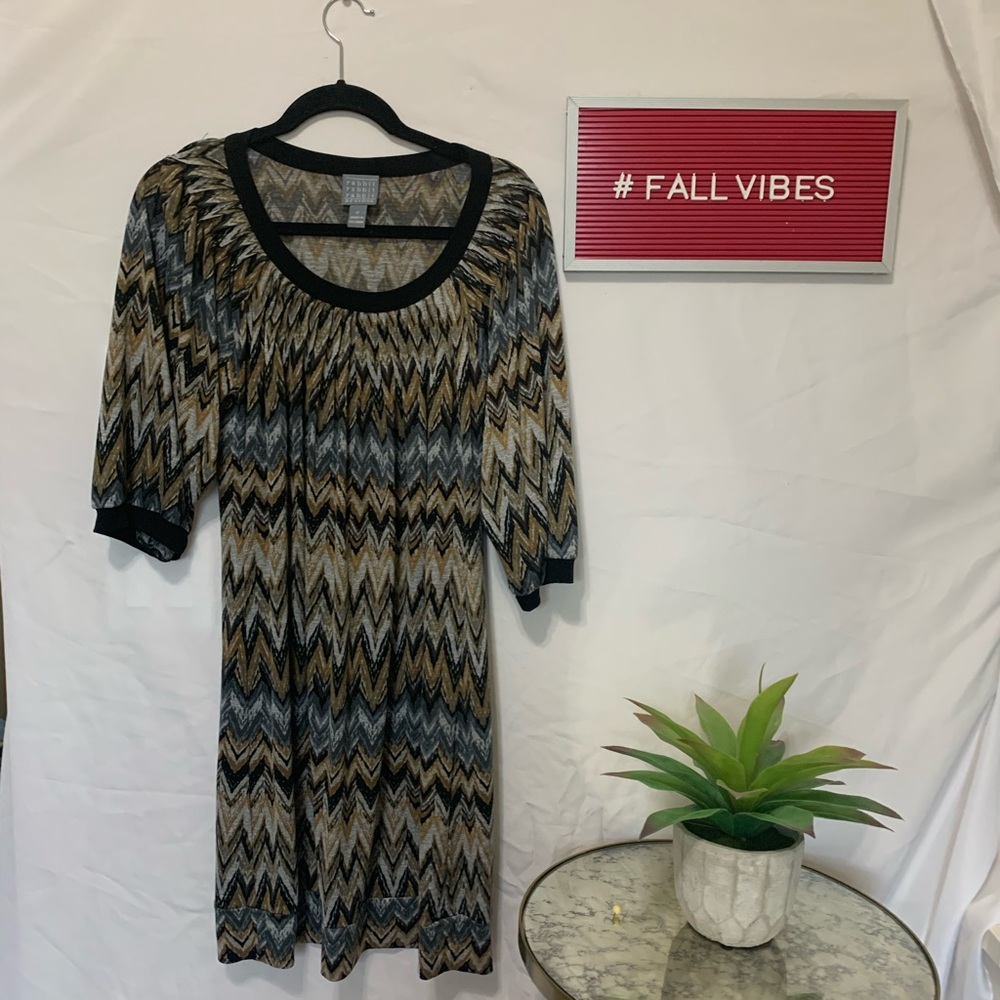Neutral tones dress with puffy sleeves